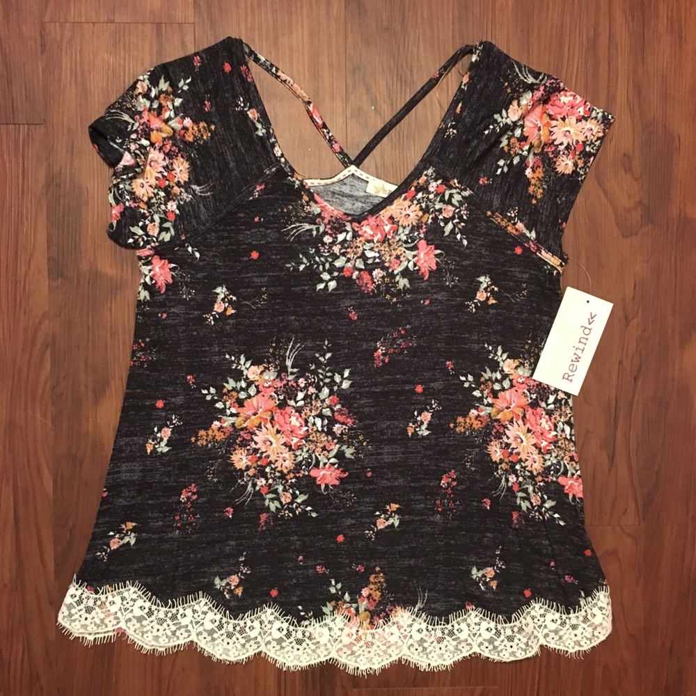 Flowery gray top